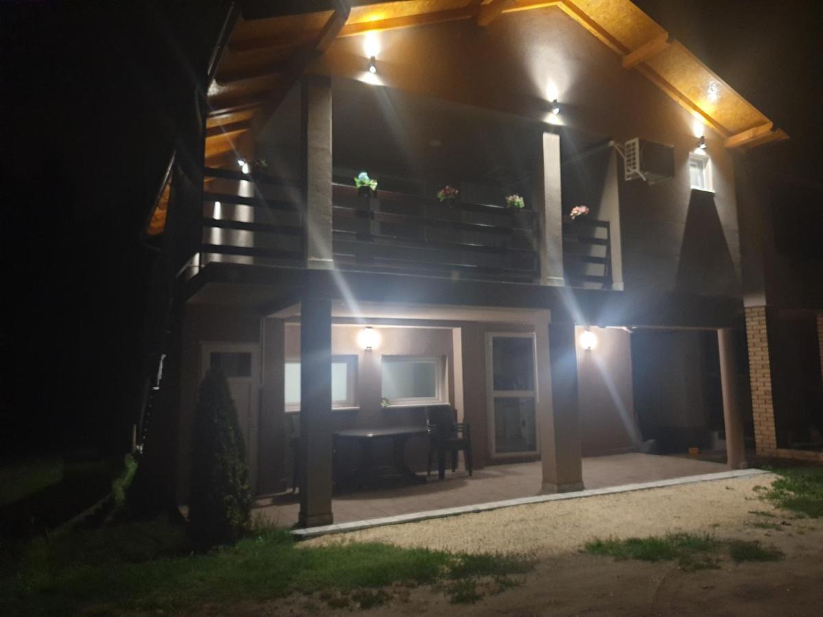 Vikendica Apartments Dunav Ms Celarevo Ngoại thất bức ảnh